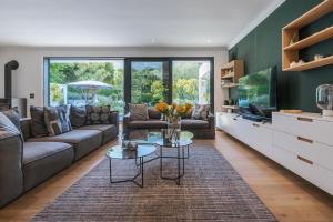 Luxury 5 bedroom villa in Upper Constantia