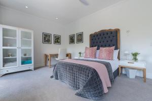 Luxury 5 bedroom villa in Upper Constantia