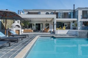 Luxury 5 bedroom villa in Upper Constantia
