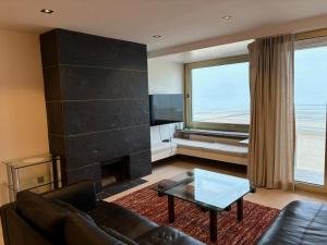 Renovated 3-bedroom apartment with amazing sea view T169