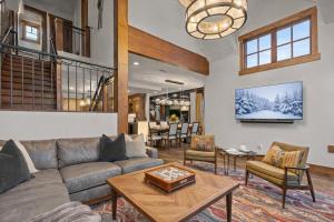 1138 Skiers Heaven! Luxury Home close to Park City Mountain! Two Hot Tubs & Gorgeous Outdoor Space! home