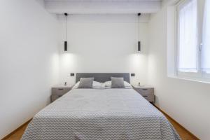 Stylish Loft with Private Garage near Ghirlandina