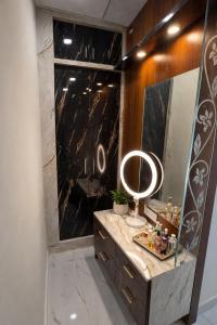 Cozy Private Studio with Free Parking Near City Center