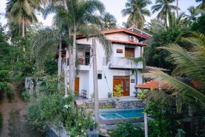 Brown Birds Villa