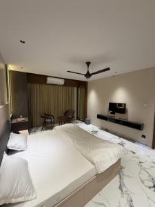 Bharat Inn Hotel And Restaurant