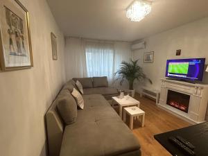 AVIATIEI -Mall Promenada-semineu