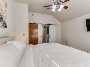Sleek 4BR OKC Stay by StayLage