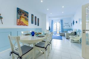 Santa Blue T2 - Santa Cruz center