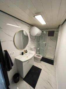 Second home apartment - gold