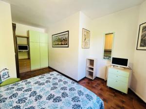 Apartment with garden and swimming pool access
