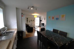 Stylish 2-Bed, White City, Great Transport Links