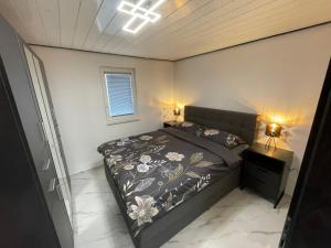 Second home apartment - gold