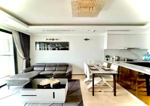 Hanoi Westlake Homestay in DLe Roi Soleil Building