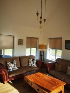 The Lake House, Cong