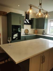 The Lake House, Cong