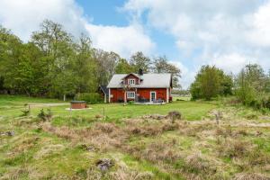 Swedish Cottage By Forest And Lake In Småland