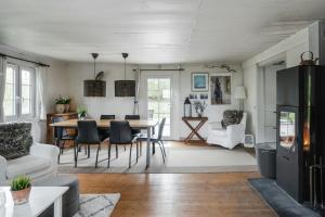 Swedish Cottage By Forest And Lake In Småland