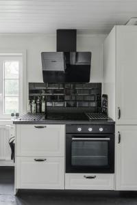 Swedish Cottage By Forest And Lake In Småland