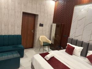 Shree Vishwanath Retreat Premium And Deluxe Rooms