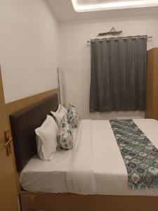 HOTEL SHREE JMM MOUNT inn near by ion digital zone & pacific college