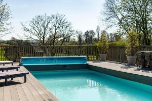 Stunning property sleeping 24 with hot tub & pool