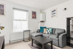 New! Contemporary 2BR Flat in South Croydon