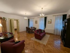 Elfriede 1912 two bedroom apartment