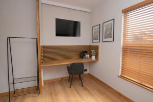 Double Room 18 Self Check-In Accommodation with access to shared kitchen