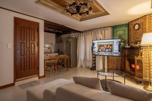 경복궁 광화문 명동 종로 동대문 홍대 지하철 도보3분 방3 침대5 10명 가족 단체 가능