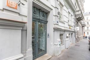 Entire unit next to Wenceslas Square