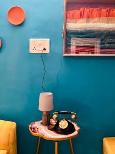 TBS Basera - A Modern Studio Apt Close to Ghats