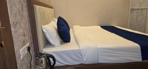 Hotel Char Dham Palace Near Kashi Vishwanath Temple