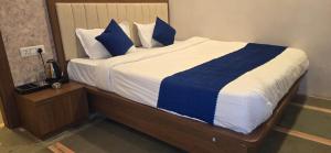 Hotel Char Dham Palace Near Kashi Vishwanath Temple