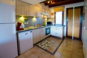 A nostra casetta corsa,Tania, les pieds dans leau