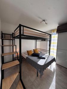 Mini-villa with swimming pool in Bonifacio residence