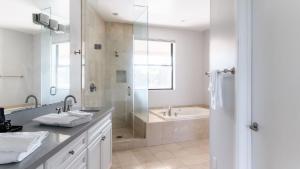 Ivory Buyout By AvantStay Two Home Buyout Near Old Town w Large Patio