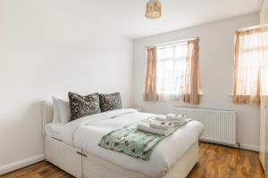 New! Bright 3BR Wembley House with Parking