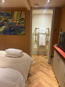 Charming central Winchester room, self-contained