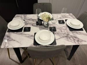 New Flat in Luton near airport & parking