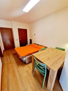 CONTINENTAL - ONE MINUTE TRAINS STATIONS - Tirano center