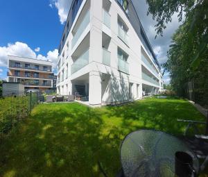 Spacious studio with garden