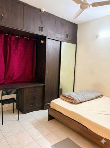 Hearthenly Stays Golden Glow Cozy 3BHK with Scenic Views