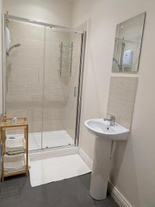 Bright 1-Bed Flat, Free Parking, Easy City Access
