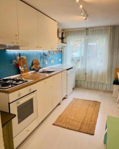 Casa Enjoy the Ride Aproape de autostradă și totuși în mijlocul naturii, loc deosebit de liniștit cu parcare privată gratuită