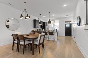 Modern Southside Townhome 2 Decks Near Dtwn