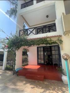 Wayside Beach Apartments