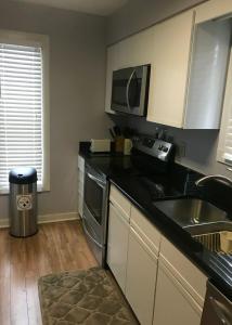 Large place close golf course ,mall and downtown