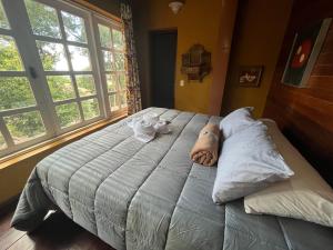 Casa Francesa da Mata com Piscina no Retiro do Chalé