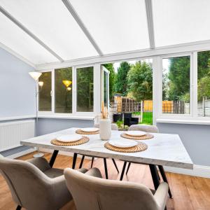 Spacious 3 Bed Home - Garden - Birmingham - Secure Parking - Fast Wi-Fi 73BRD