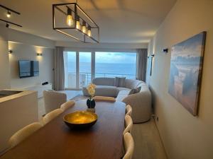 BEL AIR HOLIDAY - Puerto Cristo Bon Chic Bon Genre T168